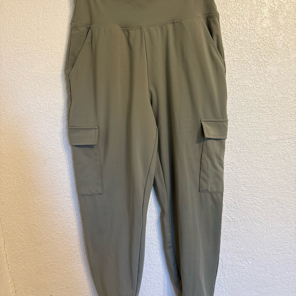 High-Waist Cargo Pocket Joggers - Olive size small